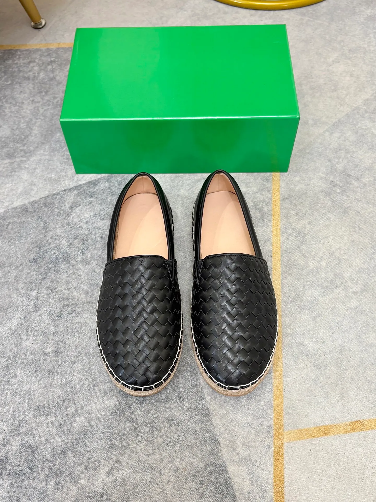 P420. BV men's casual shoes, handsome and versatile low-top shoes, woven cowhide upper, pigskin lining for the feet, 🌺🌺perfect shoe last, 🌲🌲 fashionable and handsome, comfortable on the feet, 🚗🚗wear-resistant and non-slip rubber outsole. Code number: 38-44. 45 is custom-made and cannot be returned or exchanged